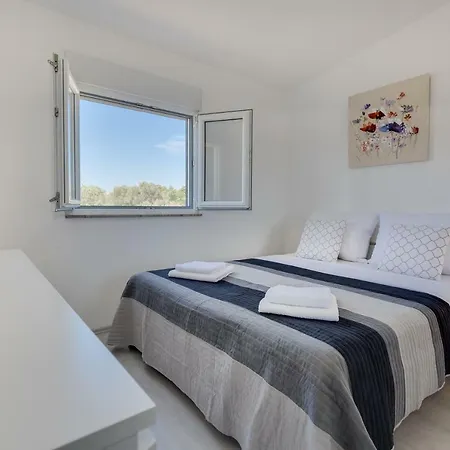 Modern And Spacious