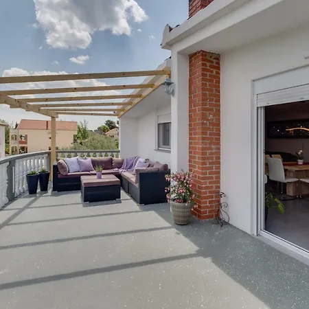 דירה Modern And Spacious
