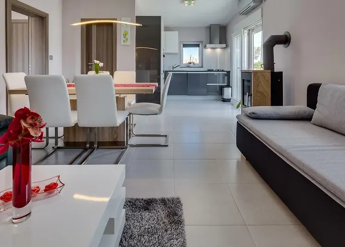 Modern And Spacious