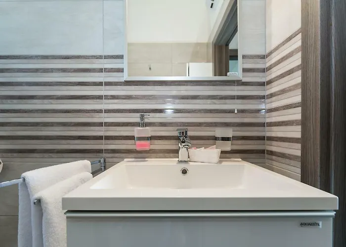 Modern And Spacious