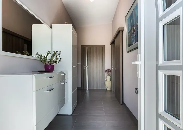 Modern And Spacious