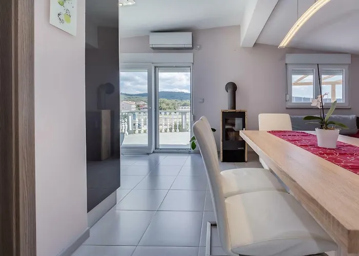 Apartment Modern And Spacious *