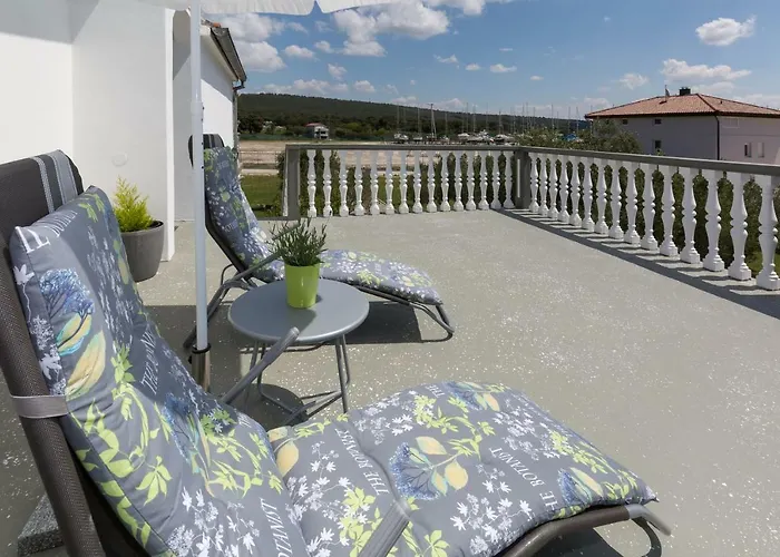 Modern And Spacious Daire Bibinje