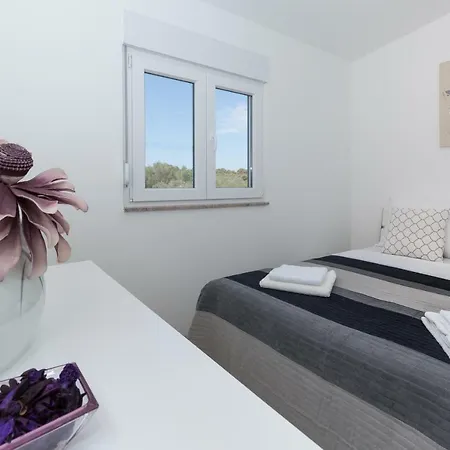 Modern And Spacious
