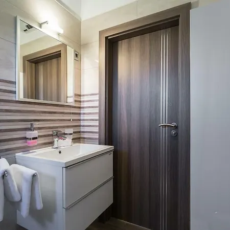 Modern And Spacious Apartment Bibinje