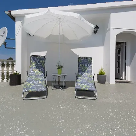 Modern And Spacious Lägenhet