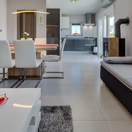 Modern And Spacious