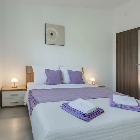 Lägenhet Modern And Spacious Bibinje