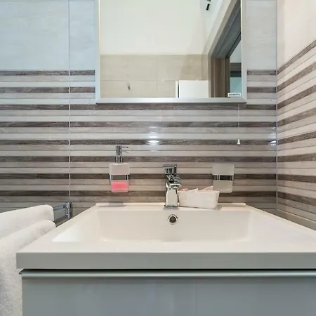 Modern And Spacious