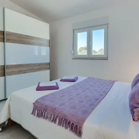 Modern And Spacious