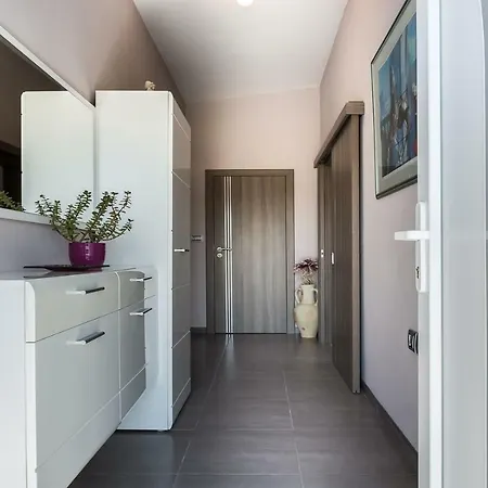 Modern And Spacious