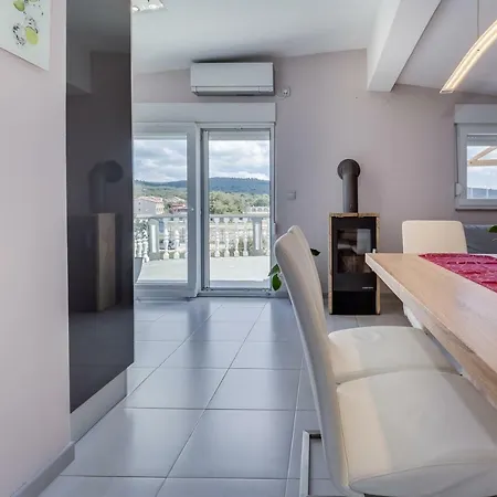 Apartment Modern And Spacious *