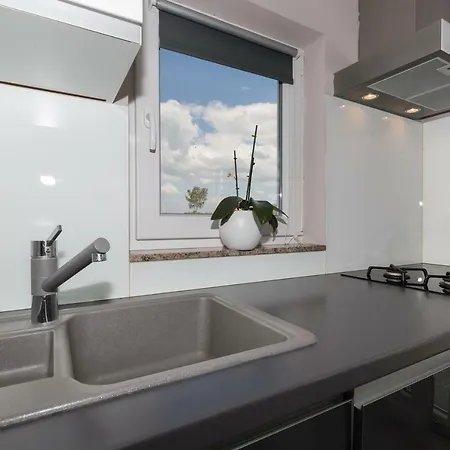 Apartment Modern And Spacious *