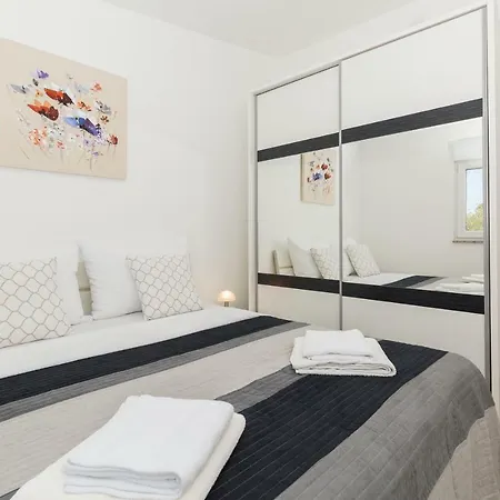Apartment Modern And Spacious