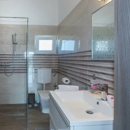 Modern And Spacious *