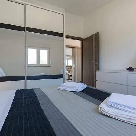 Lägenhet Modern And Spacious Bibinje