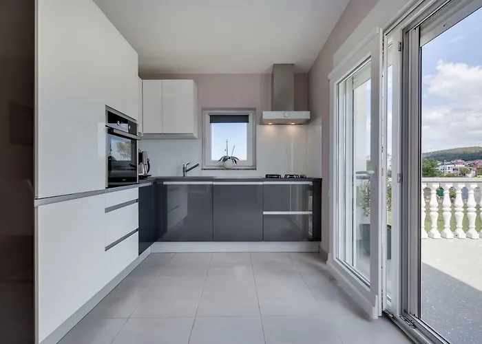 Modern And Spacious Apartmán