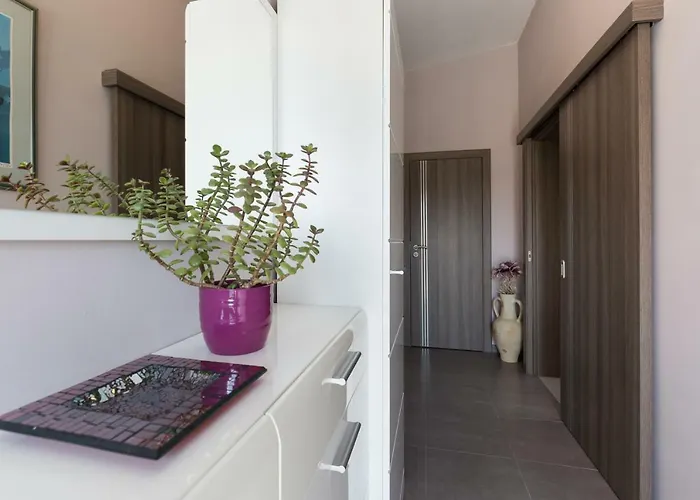 Modern And Spacious Apartmán